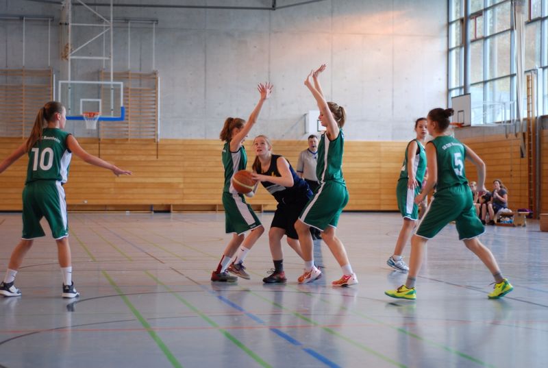 Trotz der körperlichen Überlegenheit der Gäste, schafften es die Wolnzacher-"Rookies" die Lücke zu finden. Hier Truxius F.